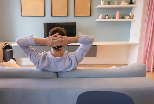 Quels avantages la tv en direct en ligne offre-t-elle par rapport à la télévision traditionnelle ?